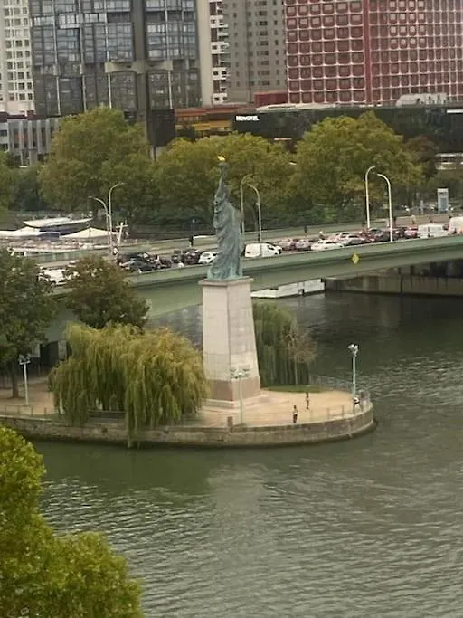 Studio Mirabeau - View Seine & Tour Eiffel Paris